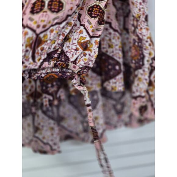 Altar'd State Pink Boho Pleated Front V-Neck Tie Long Sleeve Blouse Size Medium - Picture 4 of 7